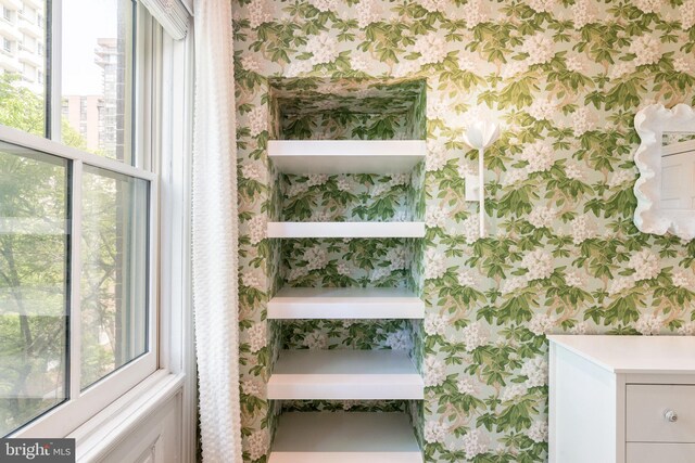 room details featuring wallpapered walls