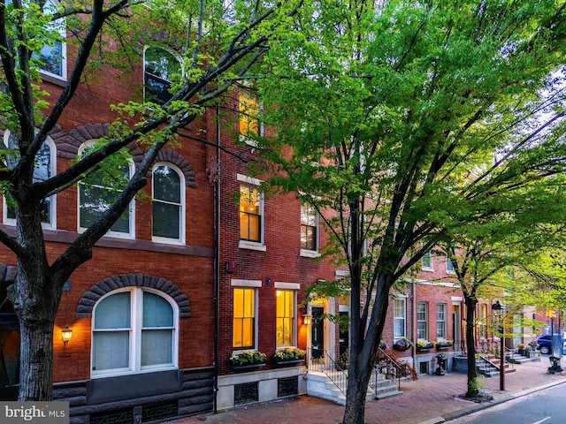 view of front facade featuring brick siding