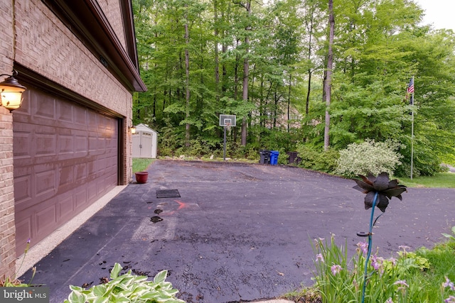 12868 Paddle Wheel Ct, Manassas, VA 20112 - garage with a shed