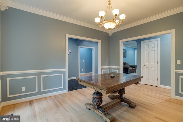 12868 Paddle Wheel Ct, Manassas, VA 20112 - dining room with a chandelier, crown molding, wood finished floors, and baseboards