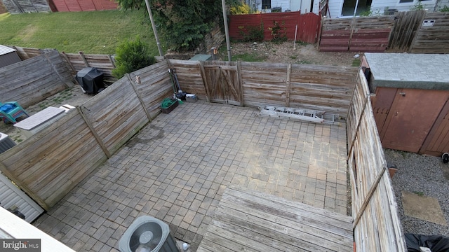 14743 Tamarack Pl, Woodbridge, VA 22191 - fenced backyard featuring a patio area and grilling area
