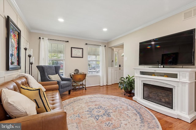 113 Winchester Way, Harleysville, PA 19438 - living area featuring visible vents, recessed lighting, crown molding, and wood finished floors