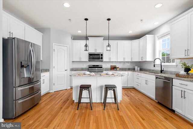 161 Stonecrest Cir, Keedysville, MD 21756 - kitchen featuring stainless steel appliances, a sink, a center island, white cabinets, and recessed lighting