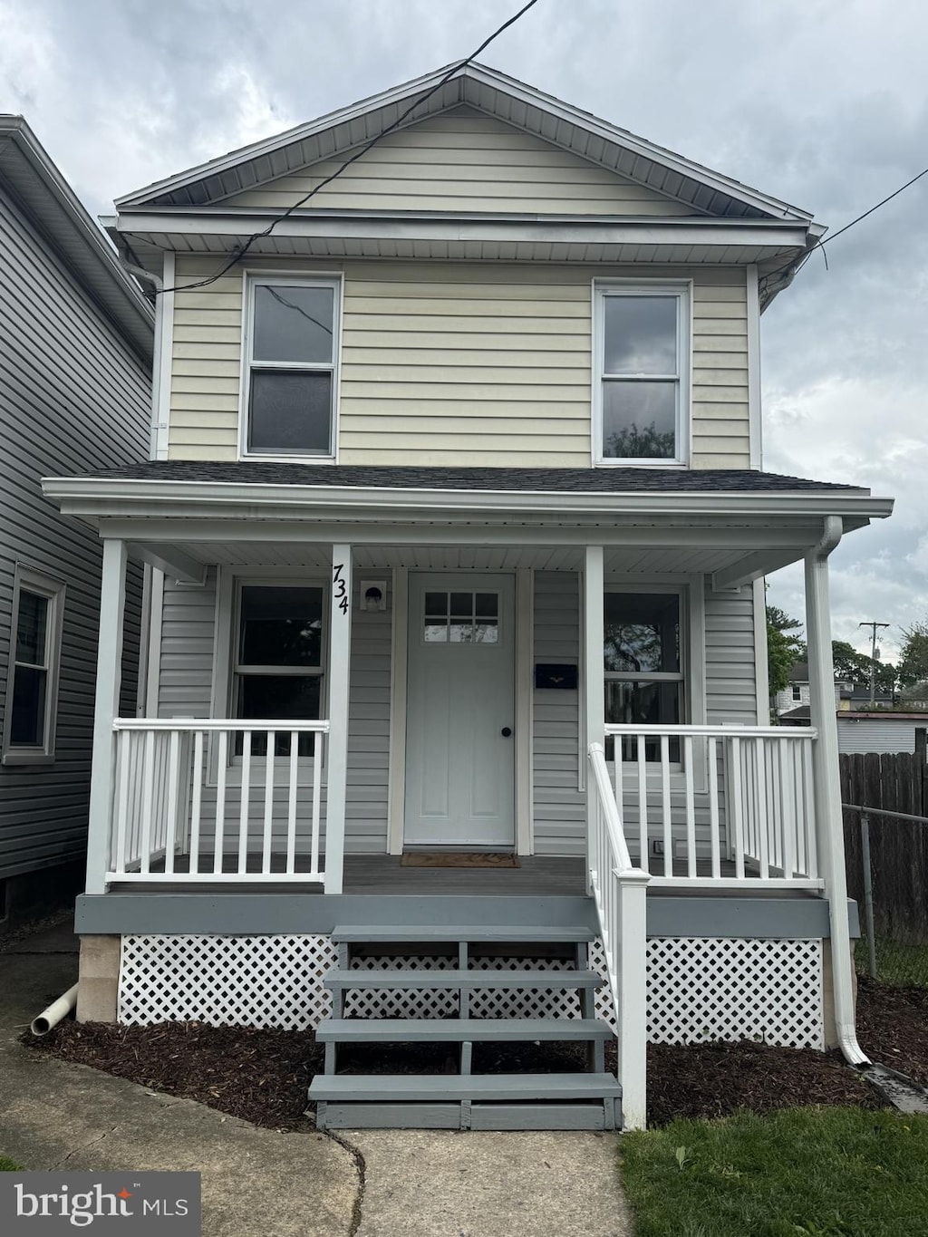 734 Edison St, York, PA 17403 - view of front facade featuring a porch and fence