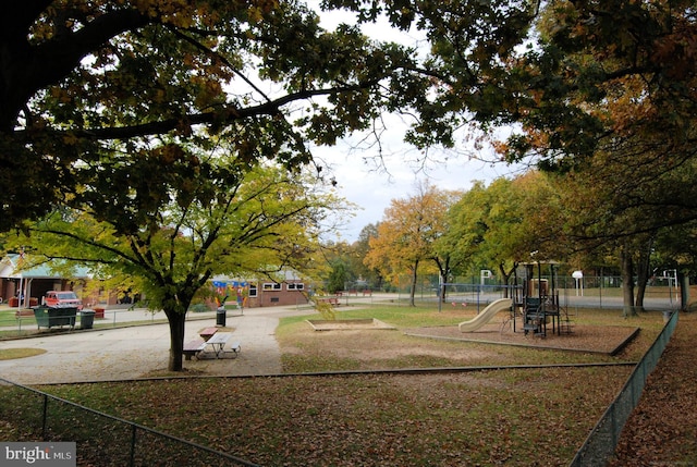 519 Somerset Pl NW, Washington, DC 20011 - view of property's community featuring fence