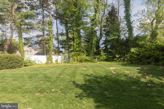 104 Dorado Dr, Delran, NJ 08075 - view of yard with fence