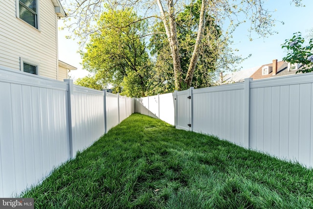 204 Barclay St, Burlington, NJ 08016 - view of yard featuring a fenced backyard