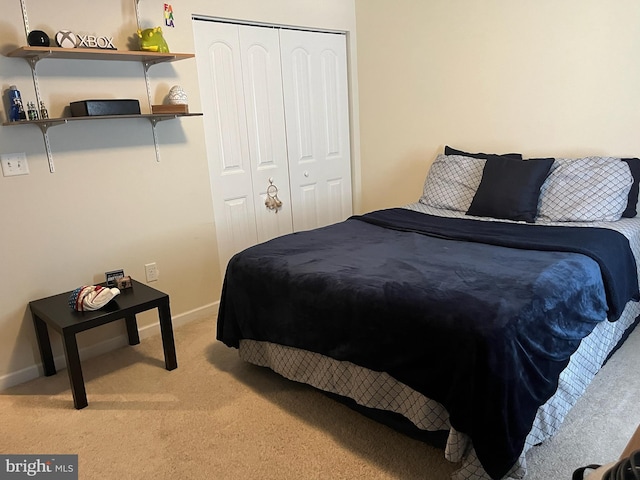 bedroom featuring a closet, baseboards, and light carpet