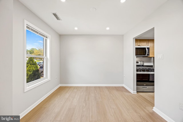 565 W Diamond Ave Unit 27, Gaithersburg, MD 20877 - empty room featuring light wood-style flooring, recessed lighting, and baseboards