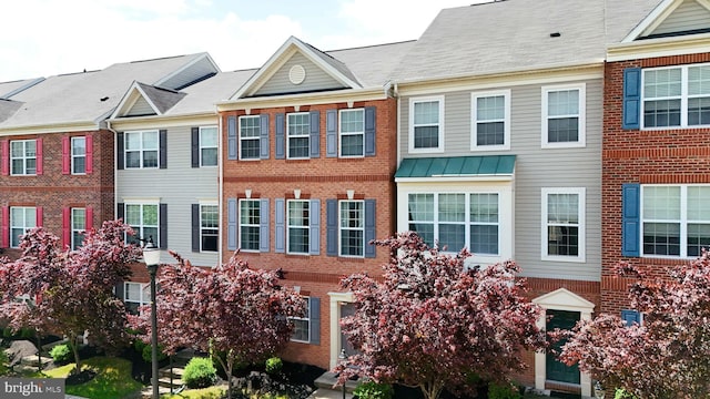 view of front facade with brick siding