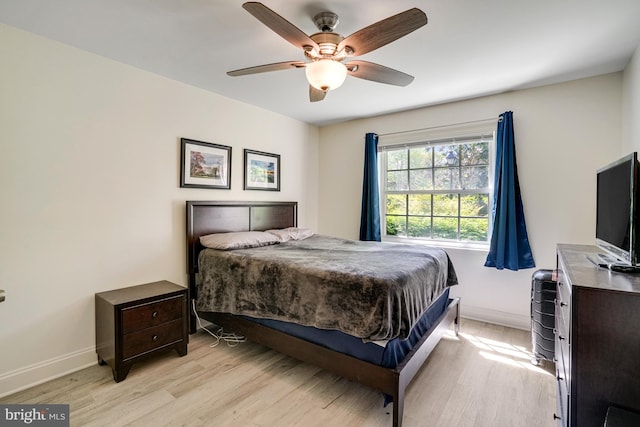 bedroom with light wood-type flooring, baseboards, and ceiling fan