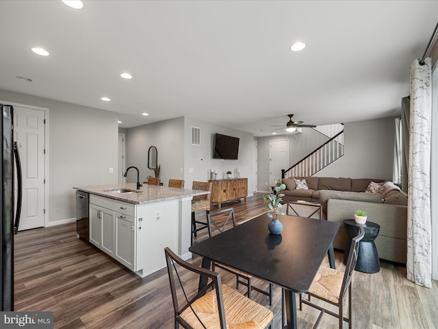 dining area with dark wood-style flooring and recessed lighting