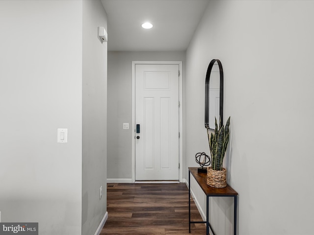 entryway featuring dark wood-type flooring, recessed lighting, and baseboards