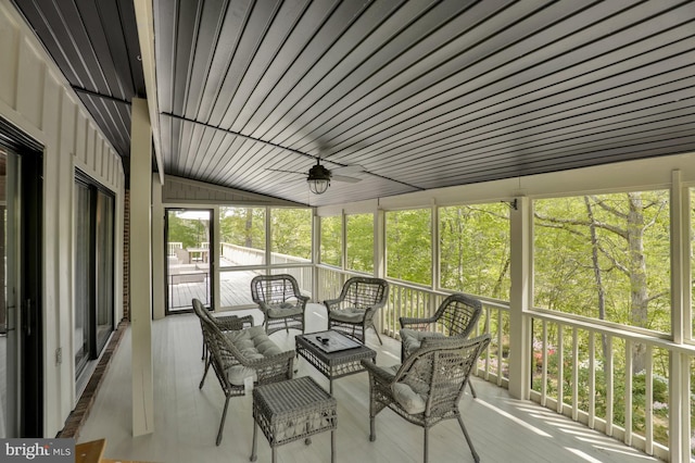 sunroom with outdoor lounge area and ceiling fan