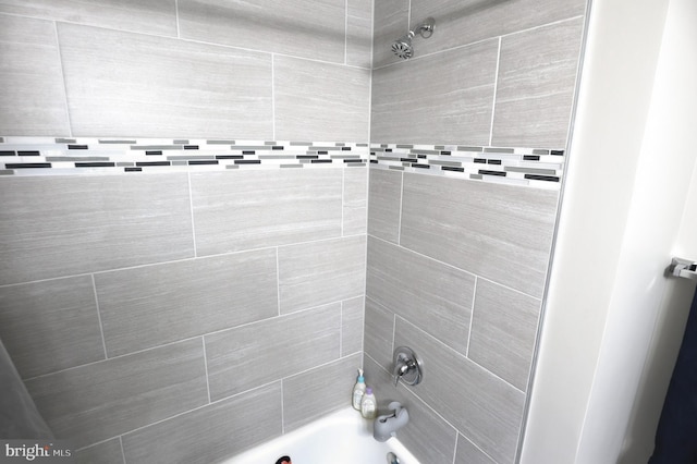 221 Arundel Rd, Pasadena, MD 21122 - full bath with tub / shower combination