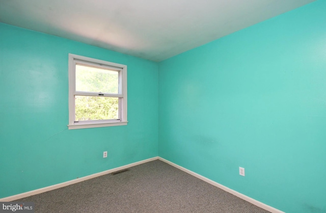 unfurnished room featuring baseboards, carpet flooring, and visible vents