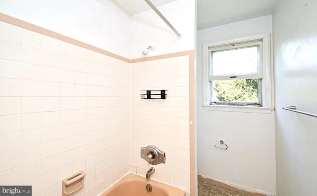 bathroom featuring shower / washtub combination