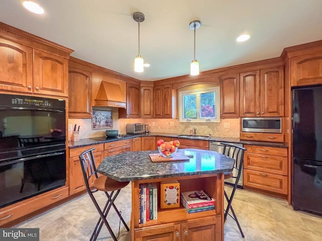 kitchen featuring custom range hood, a sink, black appliances, and a kitchen bar