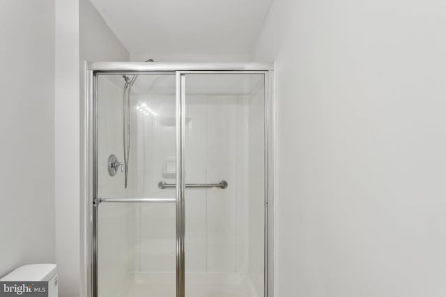 4411 Pembrook Village Dr Unit 101, Alexandria, VA 22309 - full bath featuring toilet and a shower stall