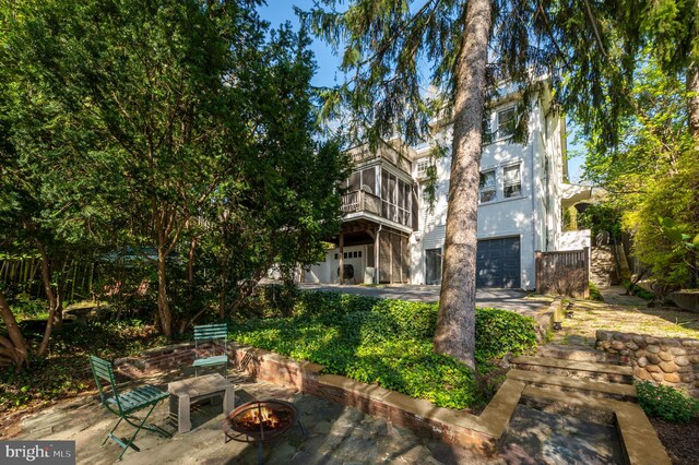 view of patio featuring a fire pit