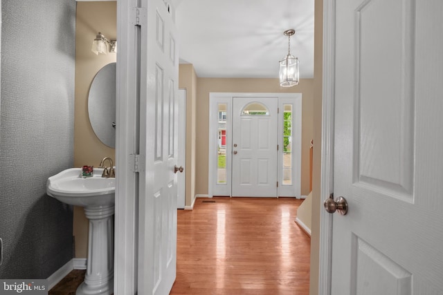 entryway featuring wood finished floors and baseboards