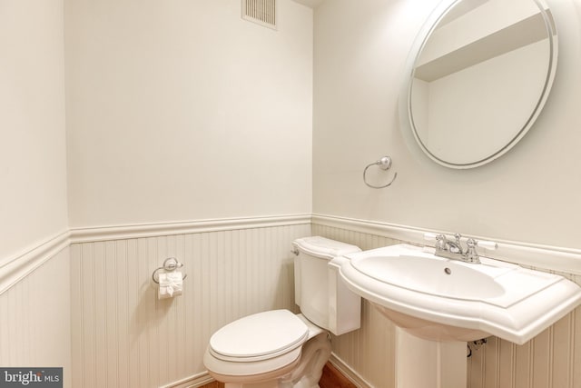 7 Silver Birch Ct, Owings Mills, MD 21117 - half bath with a wainscoted wall