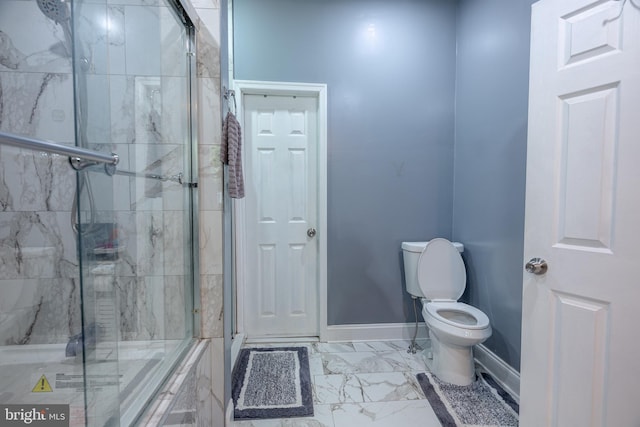 full bathroom featuring baseboards, a shower stall, toilet, and marble finish floor