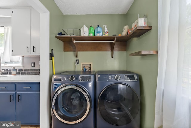 laundry room with laundry area and washing machine and dryer