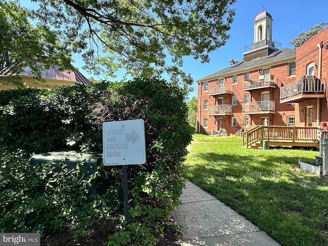 517 Bashford Ln Unit 5, Alexandria, VA 22314 - surrounding community featuring a yard
