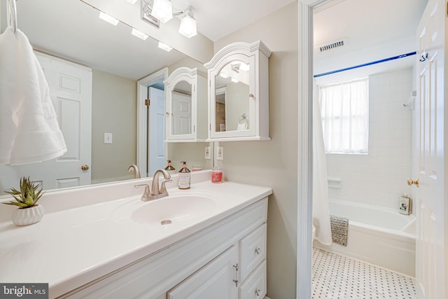 517 Bashford Ln Unit 5, Alexandria, VA 22314 - full bath with vanity and shower / bathtub combination with curtain