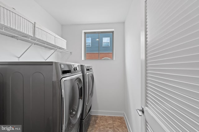 1424 S 4th St, Philadelphia, PA 19147 - washroom featuring baseboards, laundry area, and independent washer and dryer