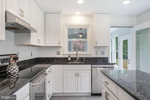 817 Golden Arrow St, Great Falls, VA 22066 - kitchen with stainless steel appliances, under cabinet range hood, a sink, plenty of natural light, and ornamental molding