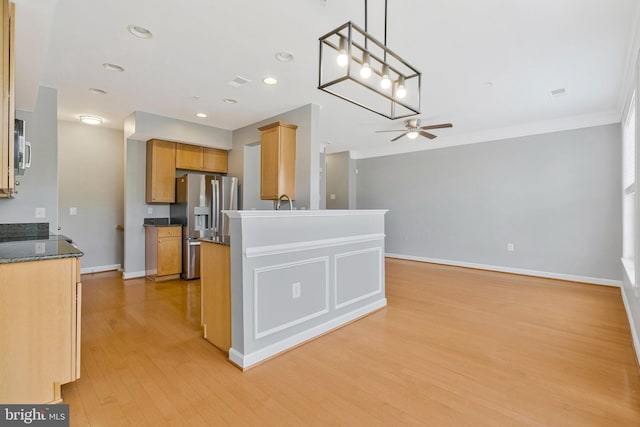 kitchen featuring crown molding, light wood finished floors, a ceiling fan, baseboards, and stainless steel refrigerator with ice dispenser