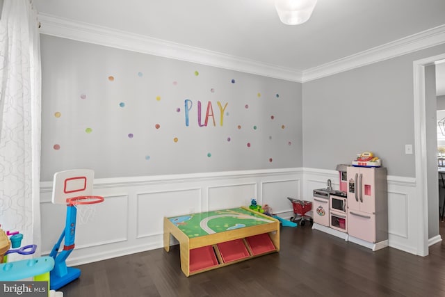rec room featuring crown molding, a wainscoted wall, and a decorative wall