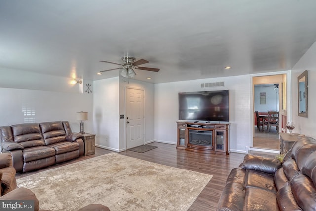 living area featuring ceiling fan, dark wood finished floors, recessed lighting, baseboards, and visible vents