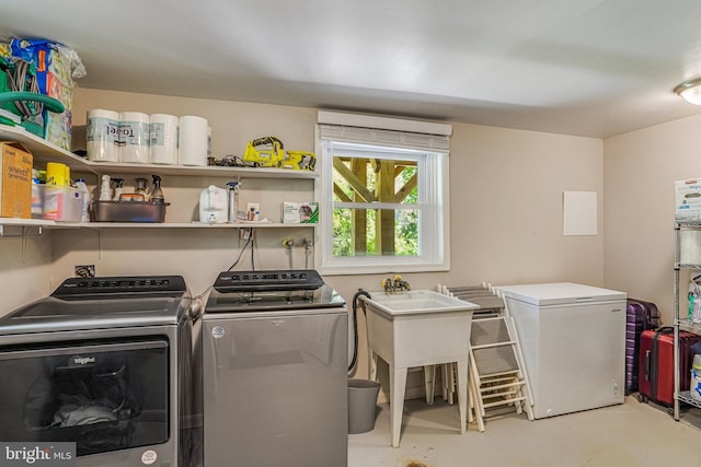4001 Patricia St, Annandale, VA 22003 - washroom featuring washer and dryer and laundry area