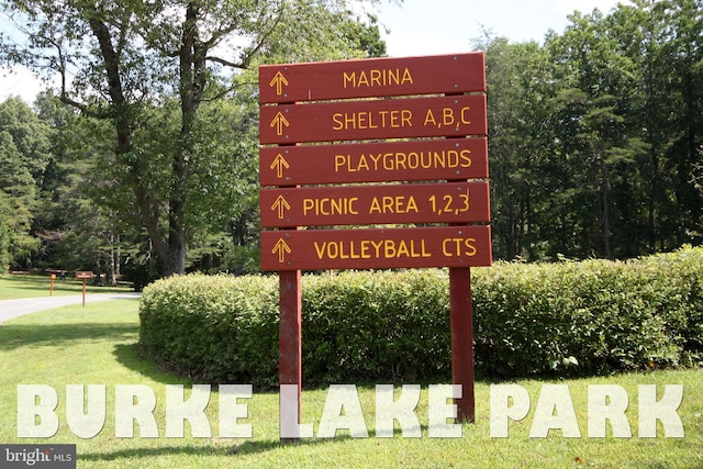 community sign featuring a lawn