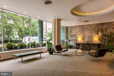 1806 Rittenhouse Sq Unit 1604, Philadelphia, PA 19103 - community lobby featuring visible vents