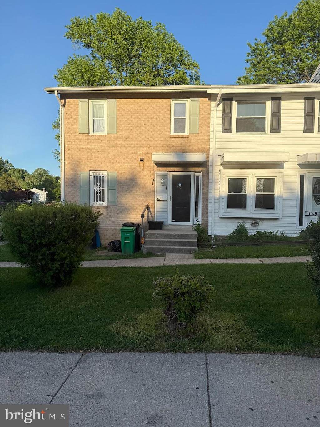 multi unit property featuring a front lawn and entry steps
