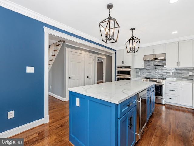 kitchen featuring wine cooler, baseboards, white cabinets, blue cabinets, and stainless steel appliances