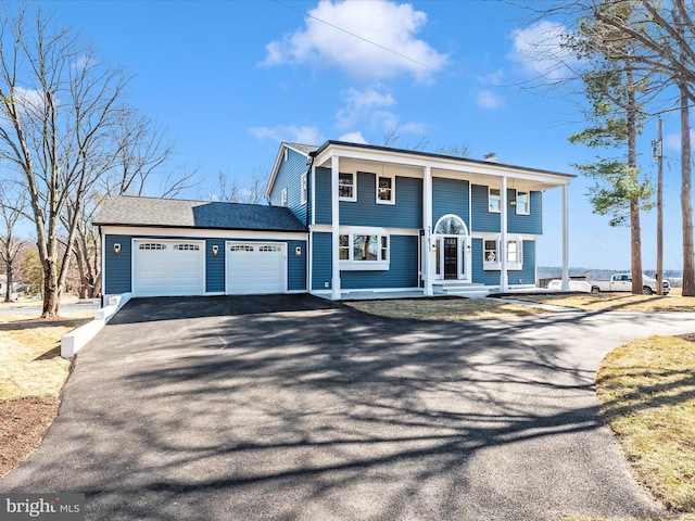 view of front facade with a garage and driveway