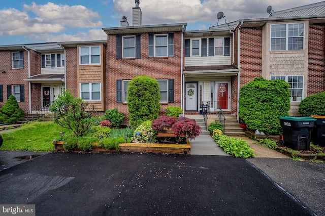 606 5th St, Newark, DE 19711 - townhome / multi-family property featuring a chimney and brick siding