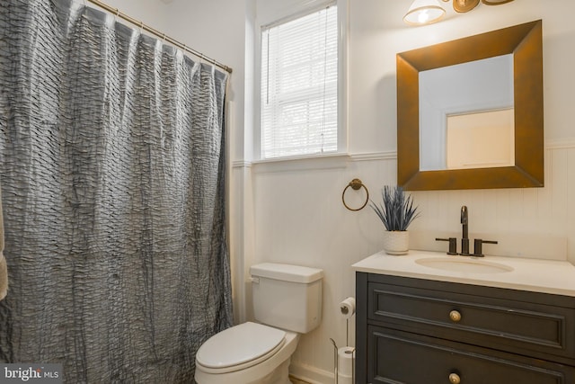 7645 E Longfield Dr, Hebron, MD 21830 - full bath with a wainscoted wall, vanity, toilet, and curtained shower