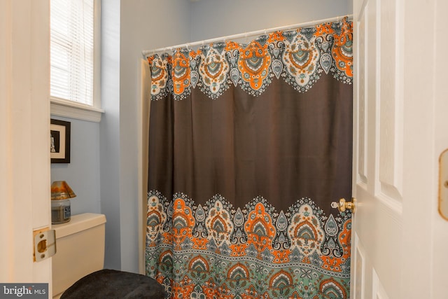 7645 E Longfield Dr, Hebron, MD 21830 - bathroom featuring curtained shower and toilet