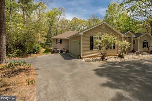 7645 E Longfield Dr, Hebron, MD 21830 - single story home with an attached garage and aphalt driveway