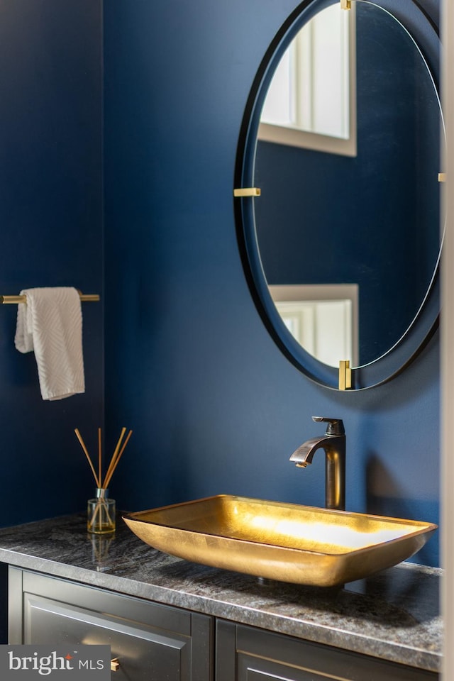 room details with vanity
