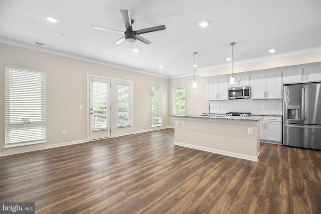 1398 Rail Stop Dr, Woodbridge, VA 22191 - kitchen featuring stainless steel appliances, crown molding, open floor plan, dark wood-type flooring, and ceiling fan