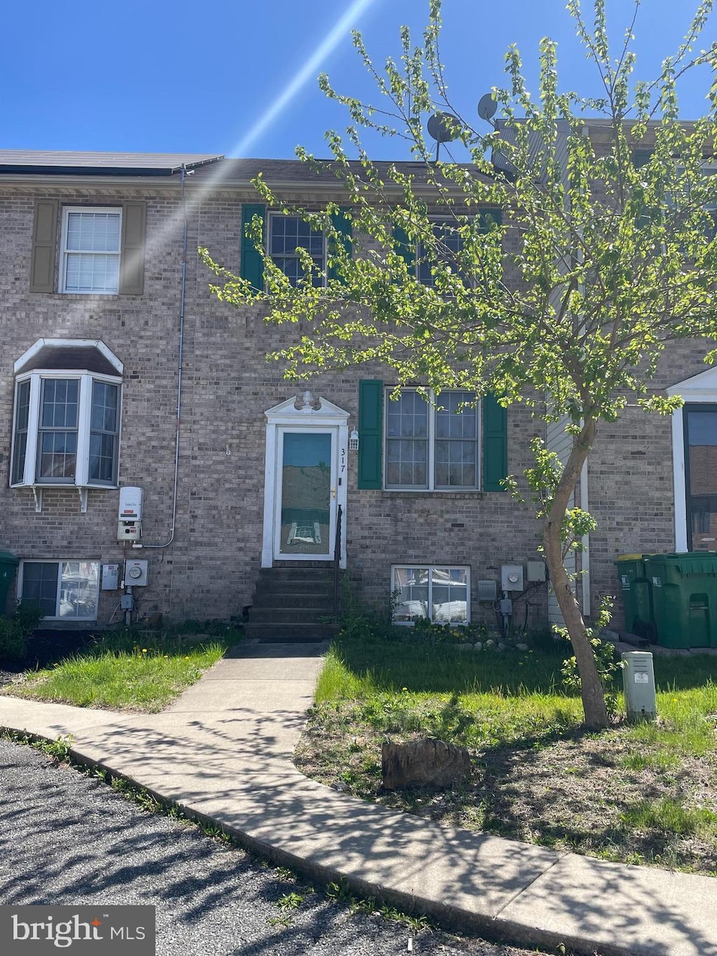 townhome / multi-family property featuring brick siding and entry steps