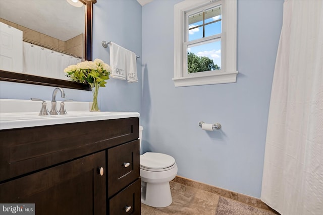 7707 W Dr, Glen Burnie, MD 21060 - bathroom with toilet, vanity, baseboards, and a shower with shower curtain