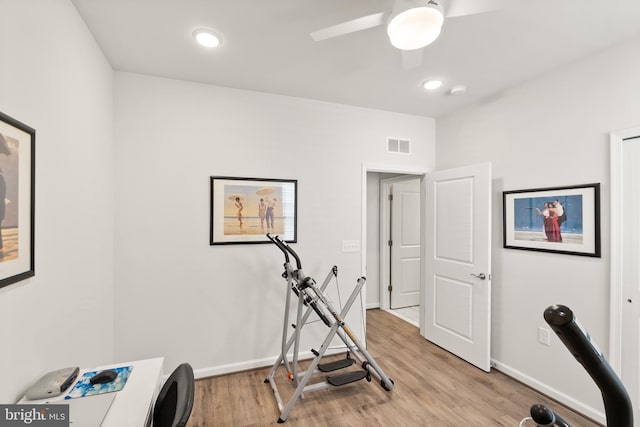 workout room featuring visible vents, light wood-style floors, baseboards, ceiling fan, and recessed lighting